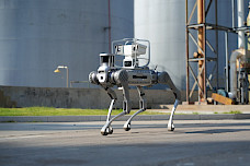 Промышленные роботы с ИИ Unitree B2 в портфеле нашей команды